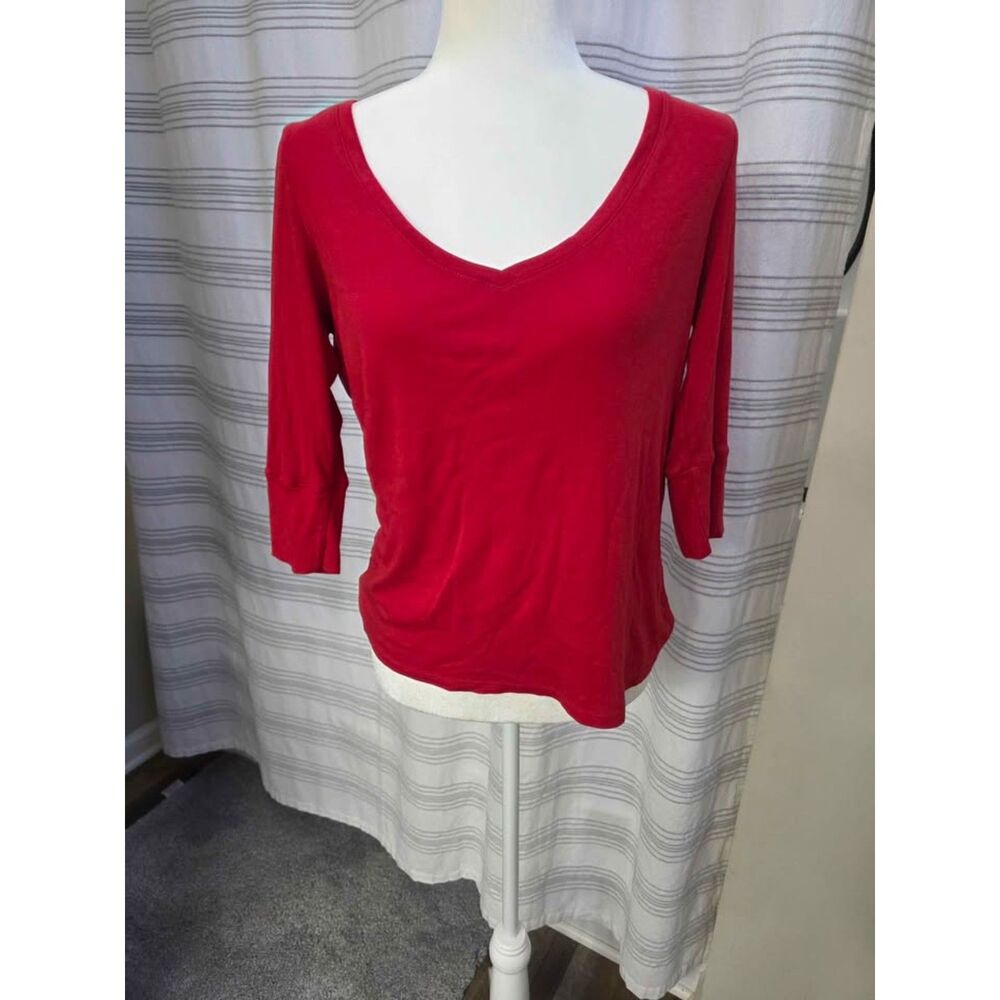 New York & Company Red V-Neck 3/4 Sleeve Top